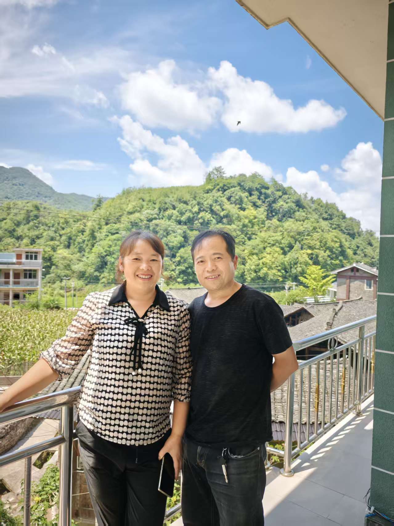 那个让老师骄傲的“调皮”班级!30年同学聚会<strong></p>
<p>加密货币价格</strong>,还伴有一封来自贵州的感谢信