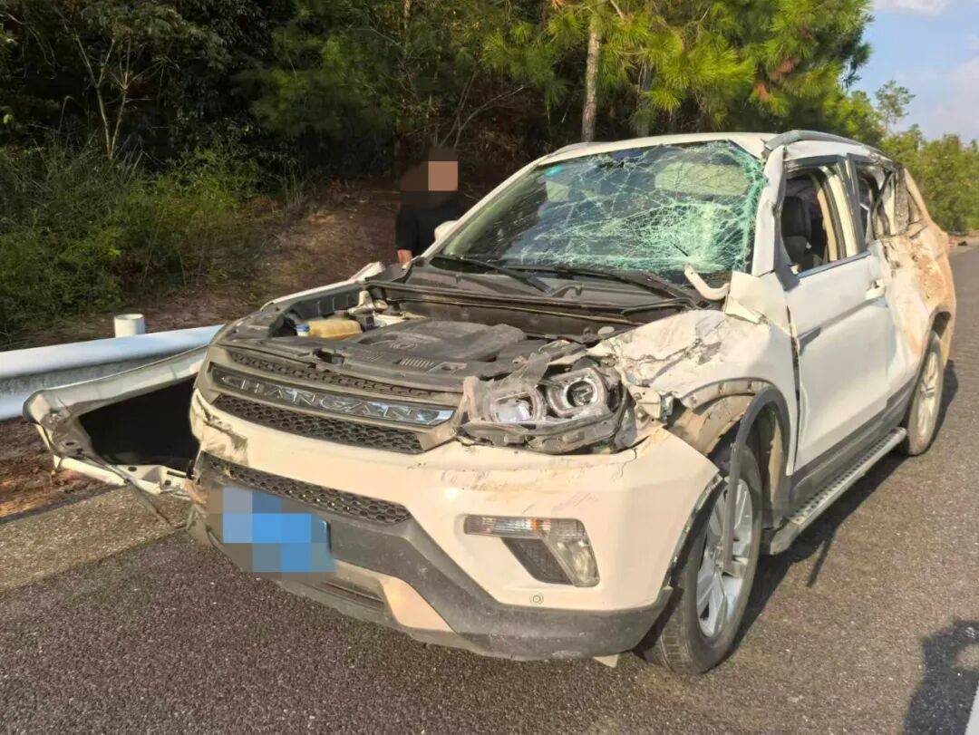 司机强行变道酿大祸<strong></p>
<p>加密货币价格</strong>,反诬赖对方:“我要是撒谎就天打雷劈!”