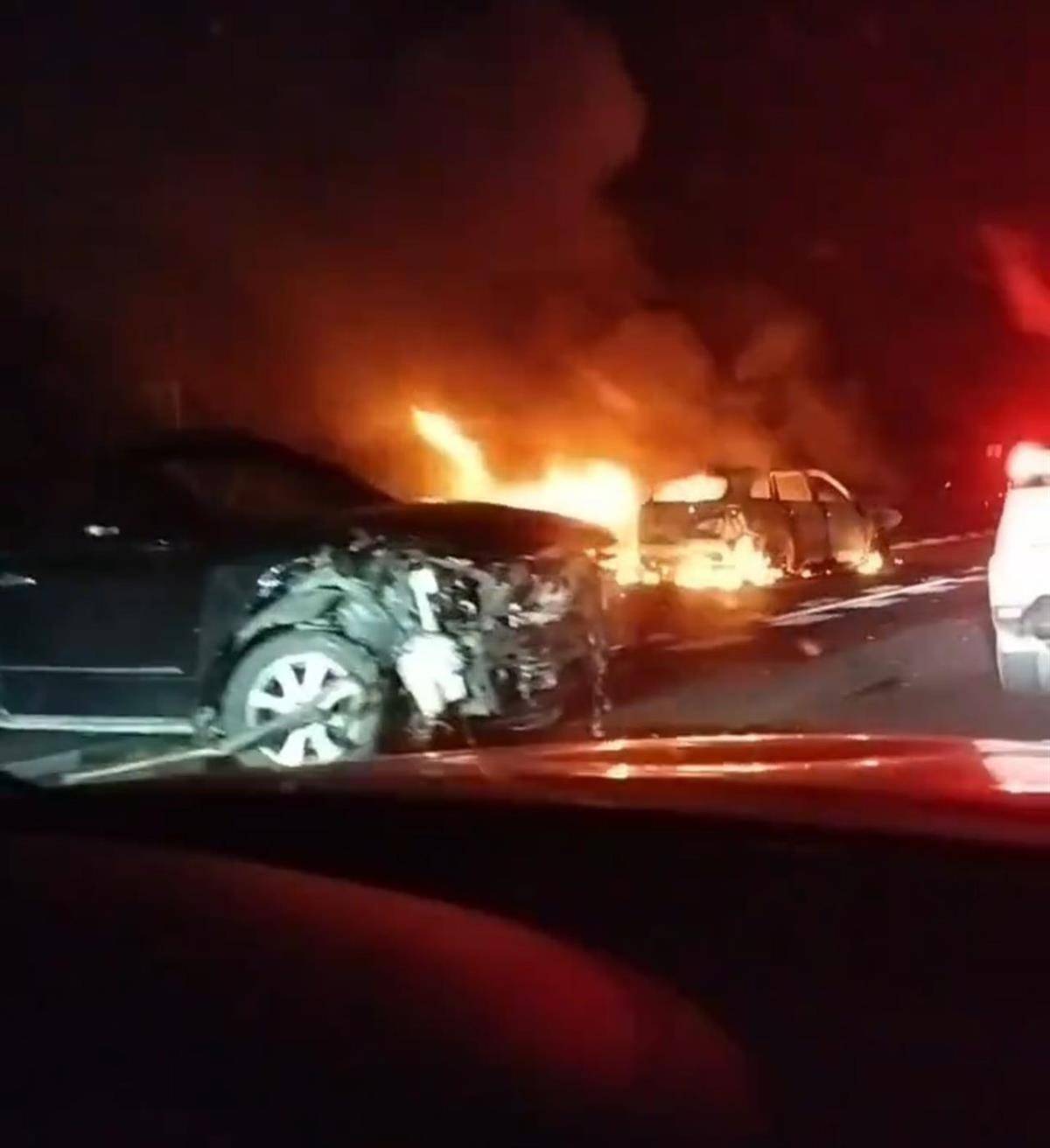 深南高速一车祸致2死3伤<strong></p>
<p>加密货币价格</strong>,一位目击者称车上有甩棍没有当场施救,事后得知两人死亡他“觉得好惭愧”