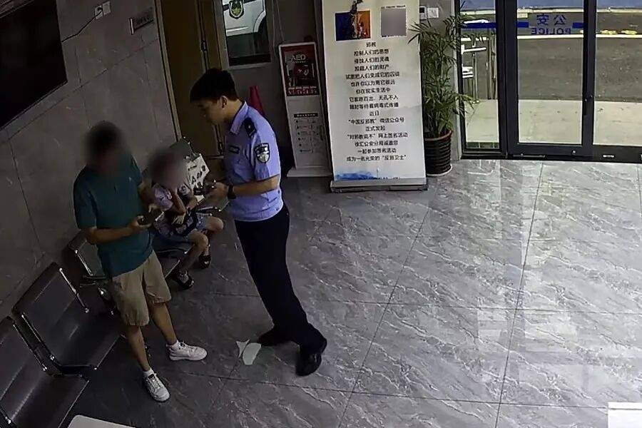 突然群发<strong></p>
<p>加密货币概念股</strong>!大批上海市民收到警方短信!全市爆火网红已被锁定...有爸爸因孩子违规被罚款