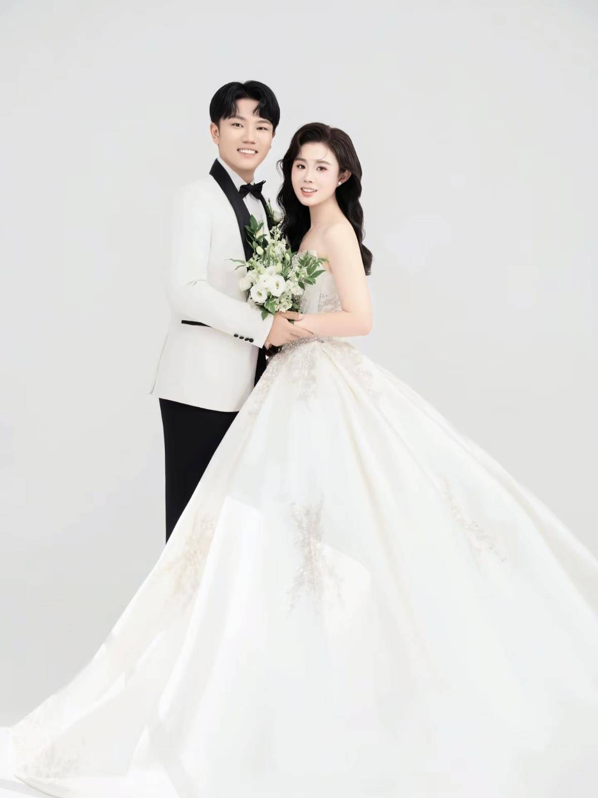 “千万富翁”解克锋儿子解清帅将举办婚礼<strong></p>
<p>加密货币概念股</strong>,解克锋:很开心,邀请了部分寻亲家长参加