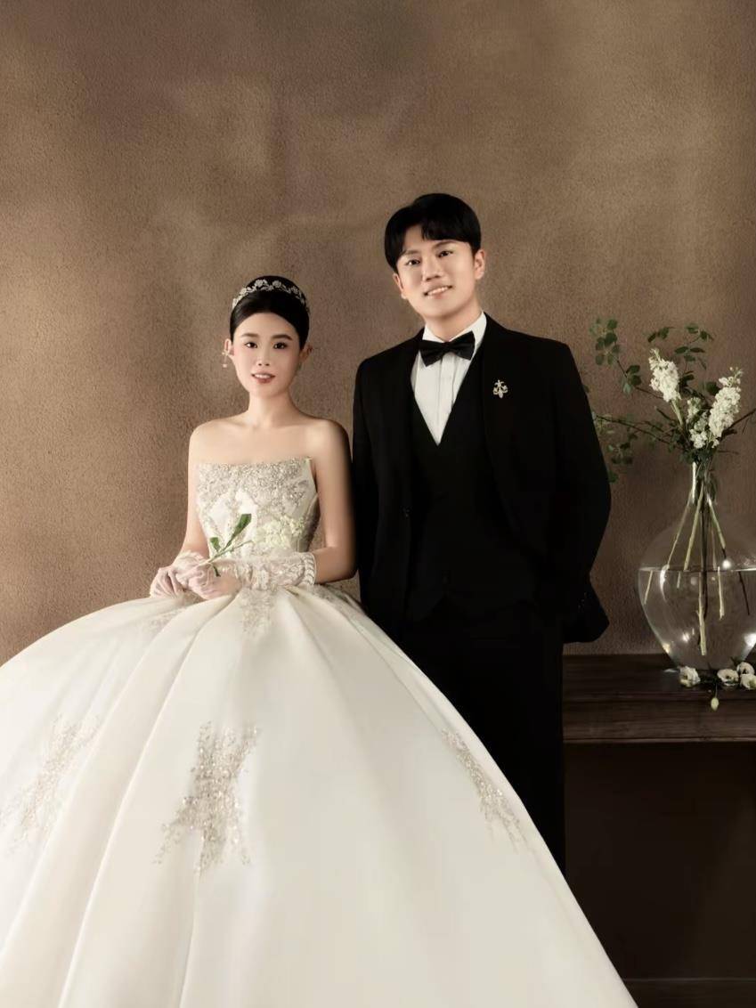 “千万富翁”解克锋儿子解清帅将举办婚礼<strong></p>
<p>加密货币概念股</strong>,解克锋:很开心,邀请了部分寻亲家长参加