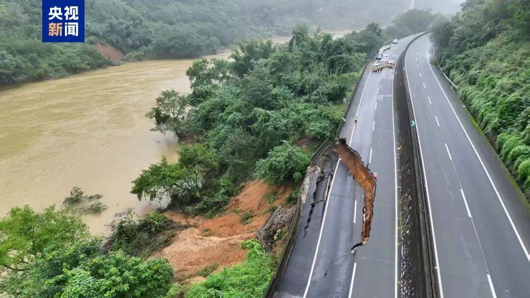 广西百色一高速公路开裂下沉!裂缝长约30米<strong></p>
<p>加密货币概念股</strong>,塌陷处最深超2米
