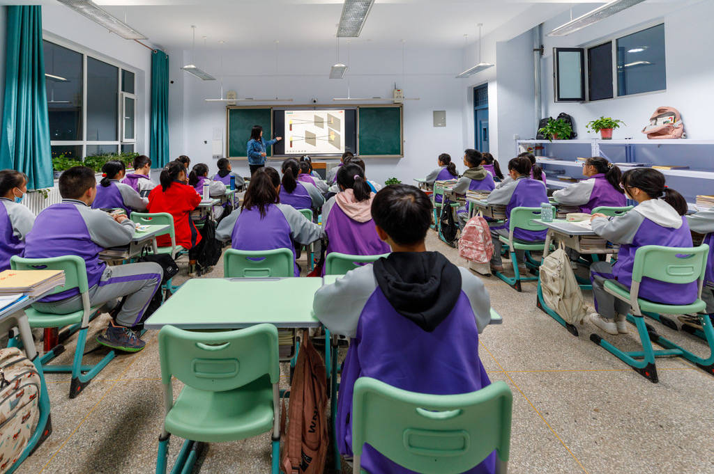 开学前接调岗电话<strong></p>
<p>加密货币概念股</strong>,小学老师仓促教初中