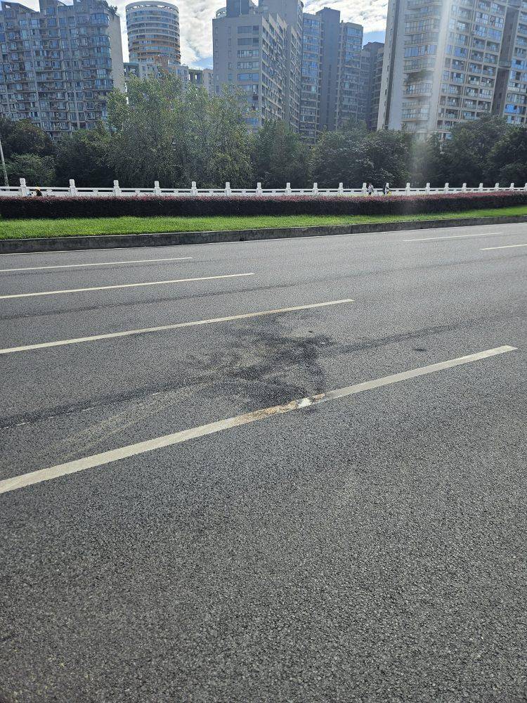 成都发生一起严重交通事故<strong></p>
<p>抹茶交易所</strong>,上游新闻实地探访:燃烧留下的印记仍在