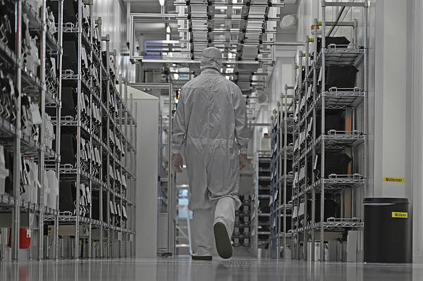 “强制”接管中资芯片企业，荷兰急辩：不是美国让干的，纯属巧合