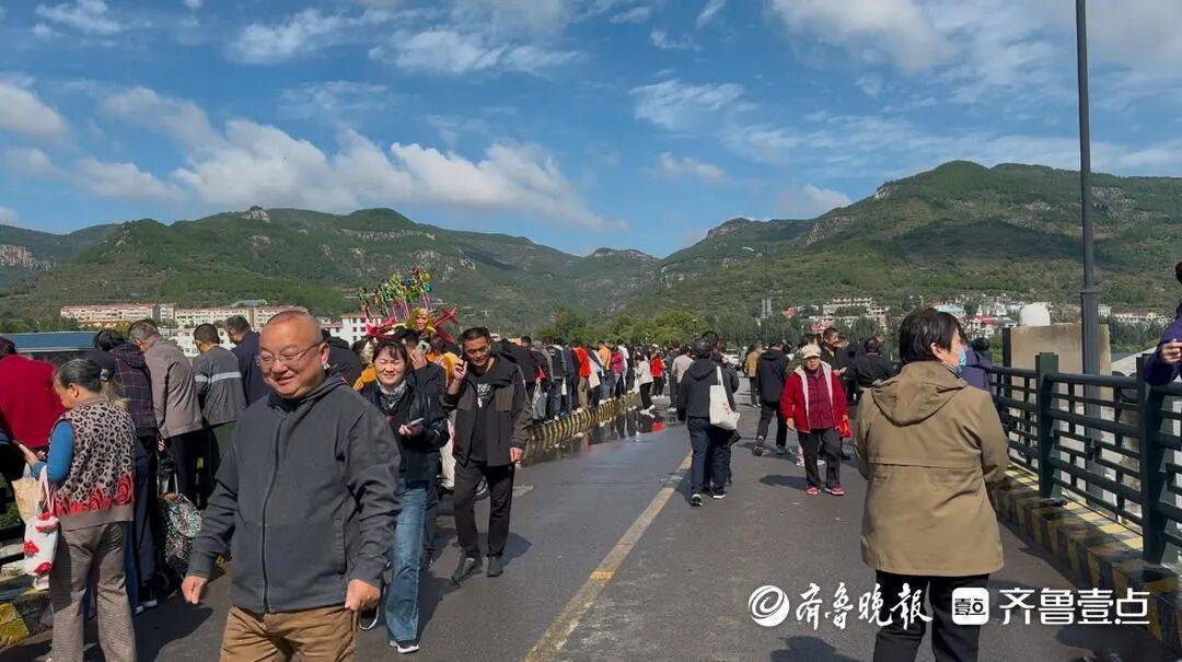 “鱼多得数不过来<strong></p>
<p>区块链</strong>,一网子下去能捞好几条”济南锦绣川水库开闸放水,大量鲢鱼被冲出,工作人员:禁止捕捞!