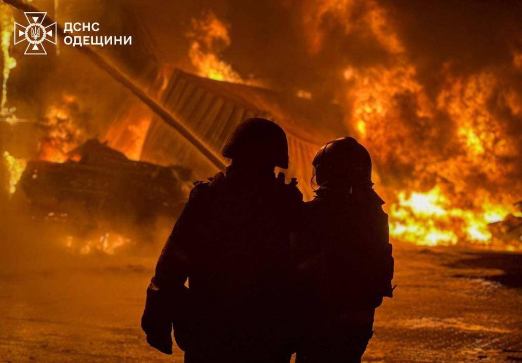 炸了一夜<strong></p>
<p>区块链</strong>,俄军大轰炸,基辅大停电:俄乌战争3年,普京太仁慈了