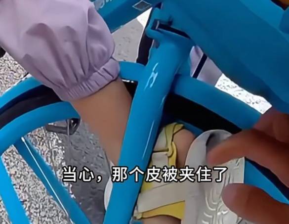 看着都疼<strong></p>
<p>瑞波币今日行情</strong>!上海街头一男子突然求助:10岁女儿被死死卡住!这个行为太危险→