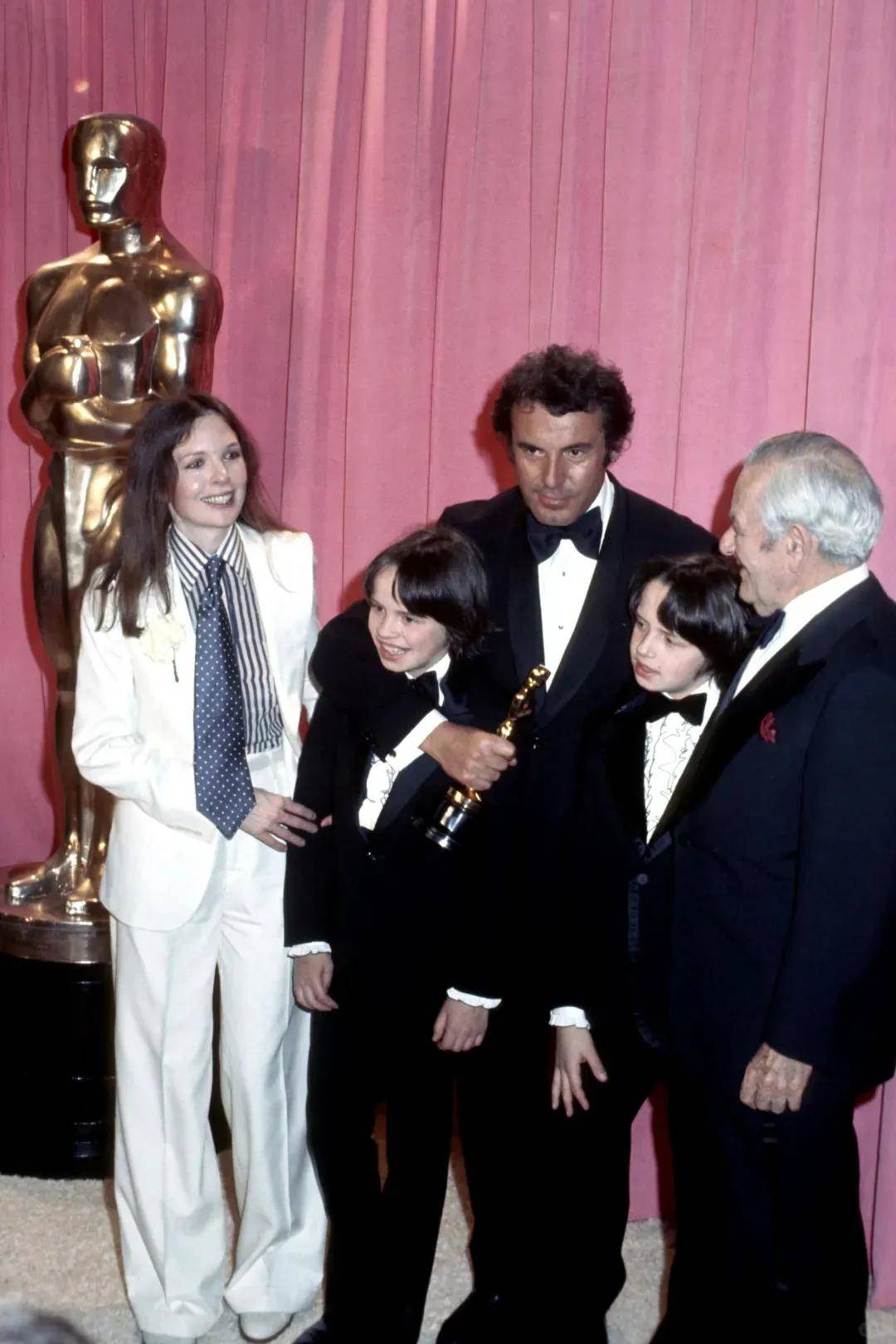 79岁奥斯卡影后离世<strong></p>
<p>瑞波币今日行情</strong>,她是男神收割机,松弛中性风穿搭鼻祖