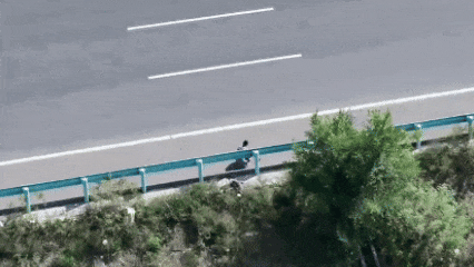 无人机“撒糖”<strong></p>
<p>瑞波币今日行情</strong>,甜到救人一命!