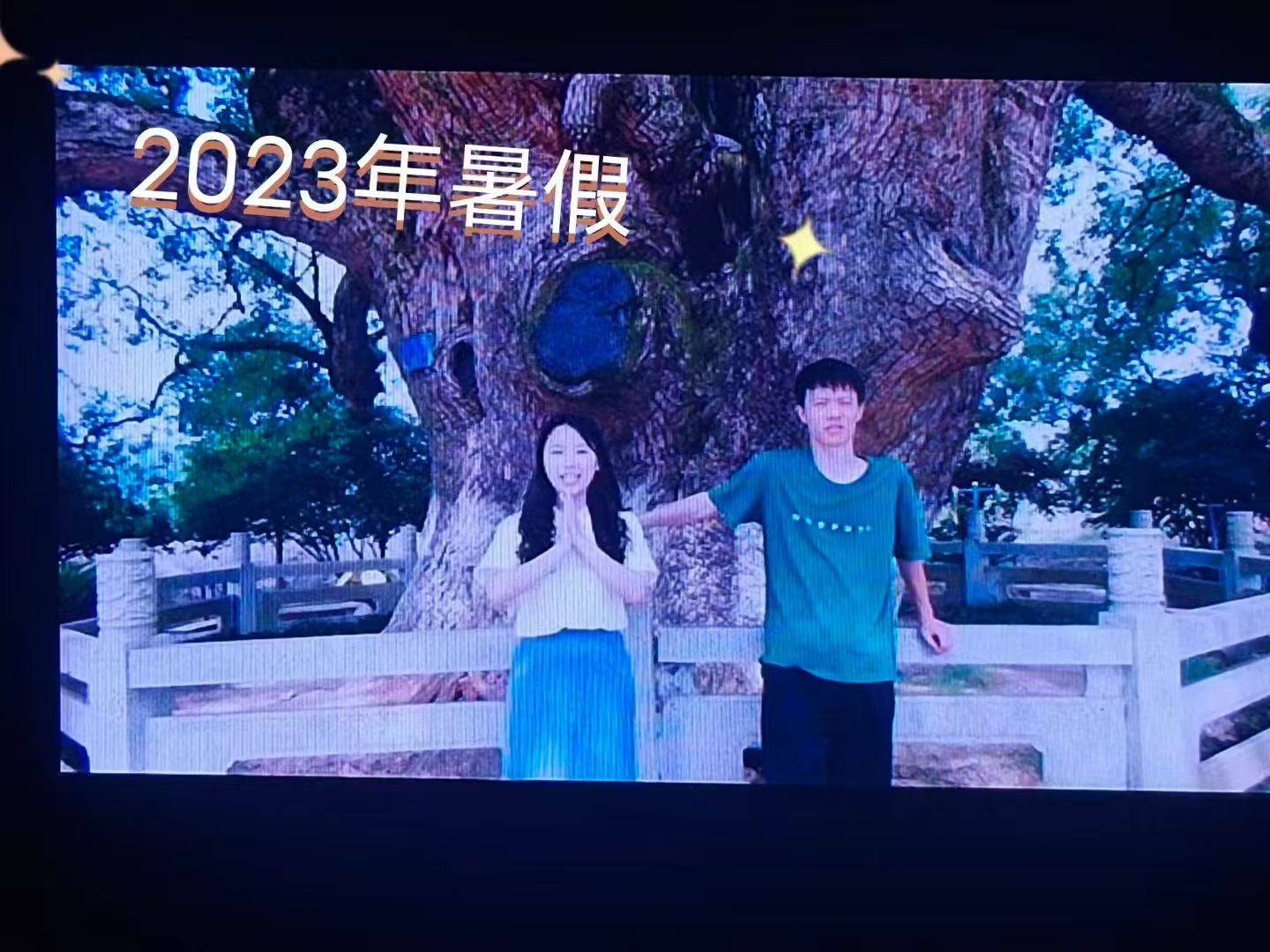 岳阳情侣连续9年在家乡千年古樟树下合影<strong></p>
<p>瑞波币</strong>,今年国庆终修正果:希望爱情像古树一样长久