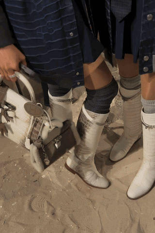 爱马仕当“头饰”<strong></p>
<p>瑞波币</strong>,香奈儿挂满身,这对“神秘姐妹”是谁?