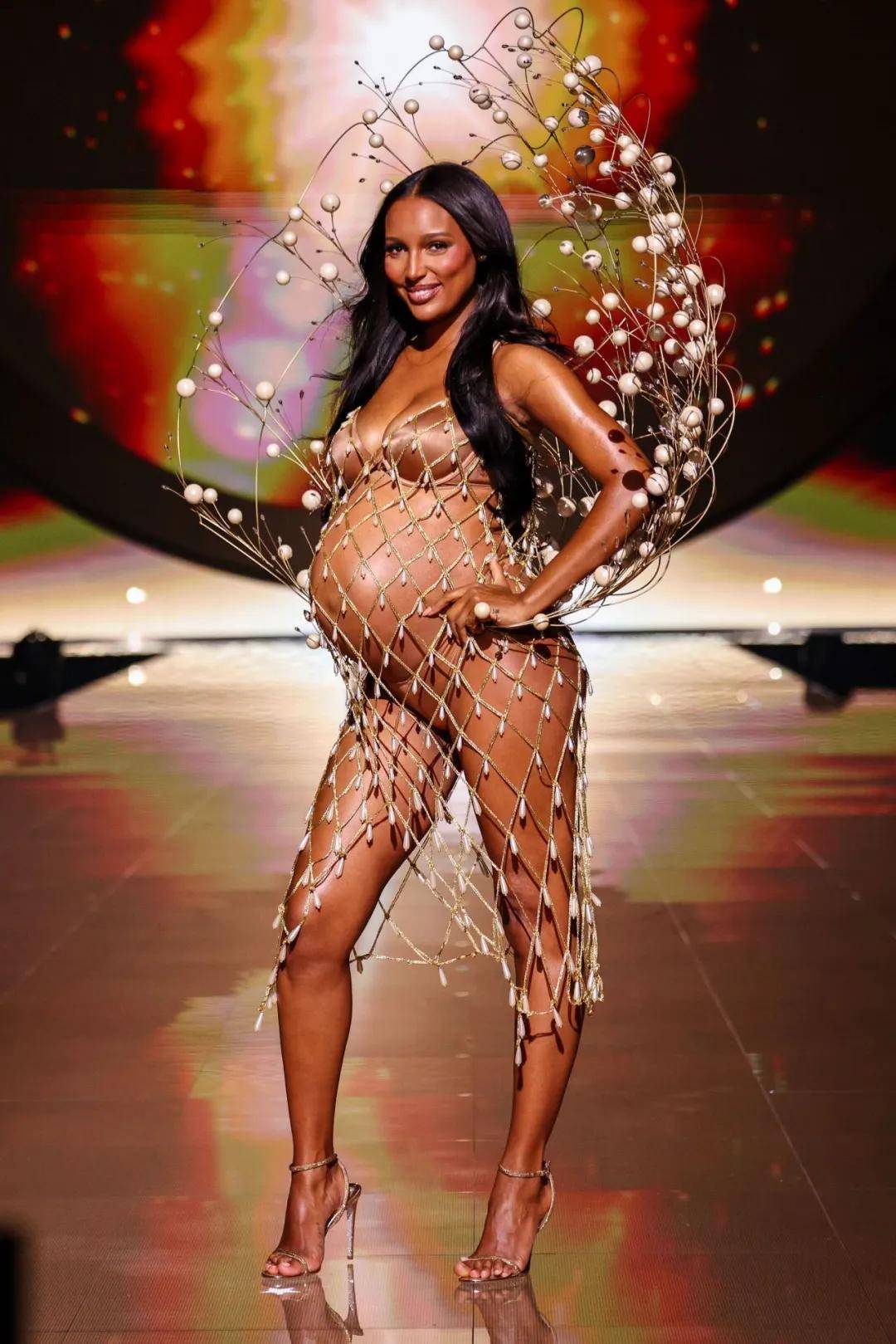 超模均龄30+、不要性感要多元<strong></p>
<p>瑞波币</strong>,维秘秀还有新鲜感吗?