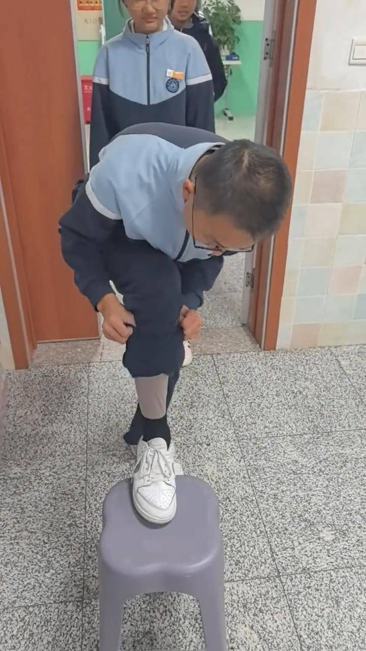 长春一班主任课前让学生排队受检“是否穿秋裤”<strong></p>
<p>瑞波币最新消息</strong>,网友点赞:以后你会感谢老师