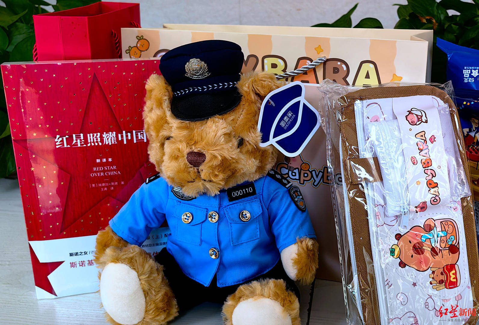 初二男生捡到1.4万余元现金<strong></p>
<p>瑞波币今日行情价格</strong>,淡定拍视频后报警物归失主,民警送“奖”到校园