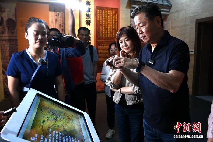 赖岳谦首次回福建上杭寻根祭祖:“台湾人就是中国人”