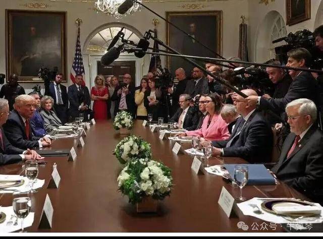 他被特朗普当众羞辱<strong></p>
<p>瑞波币今日价格</strong>,全场都在哄笑