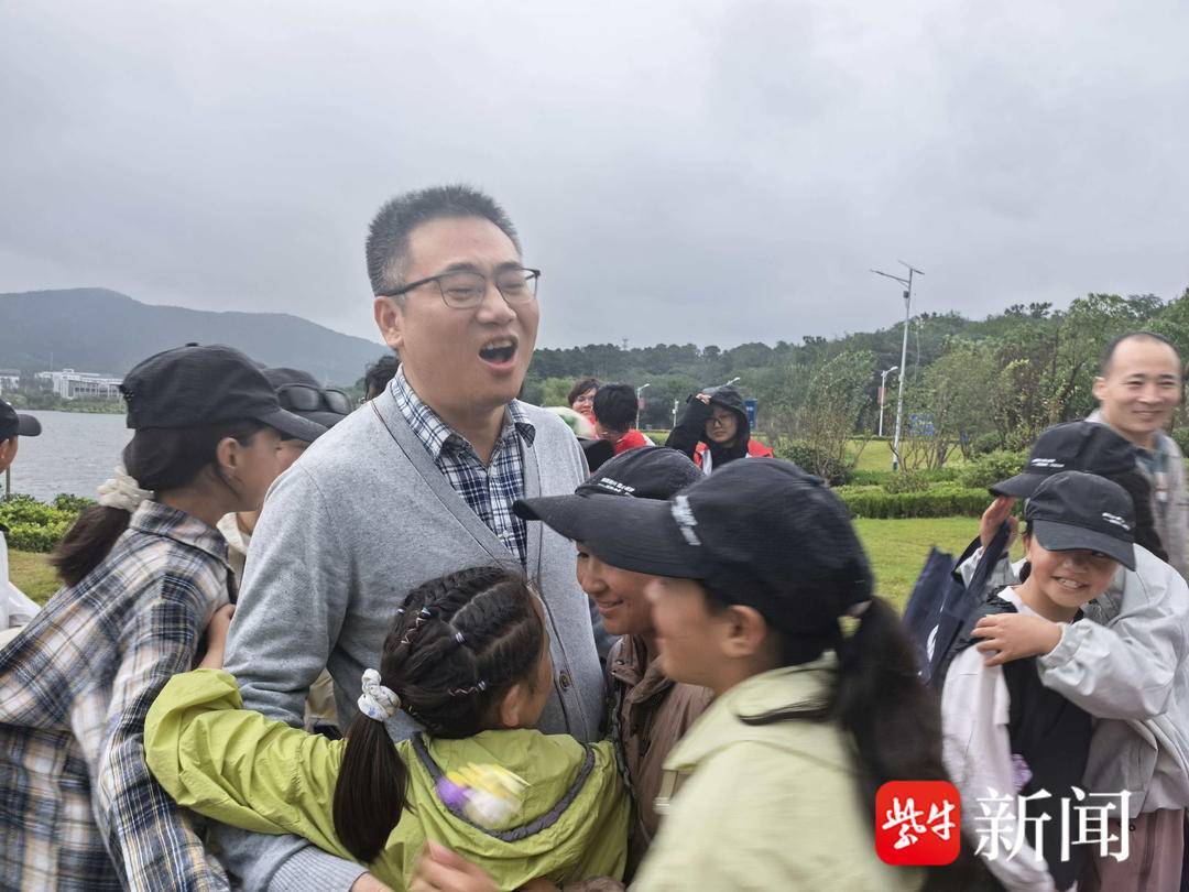 “叔叔是江苏的<strong></p>
<p>瑞波币今日价格</strong>,将来一定带你们去看看!”镇江警官不忘承诺,四次组织近百名藏区学子来苏研学