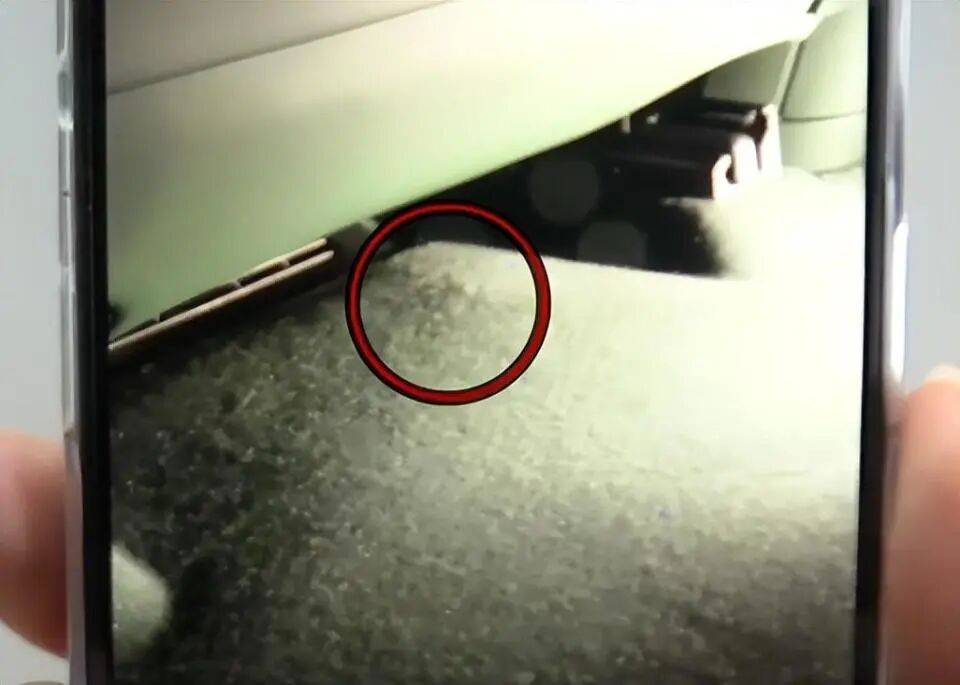 小米新车主驾下方掏出“神秘”多余零件!工作人员一片沉默<strong></p>
<p>瑞波币今日价格</strong>,细思极恐