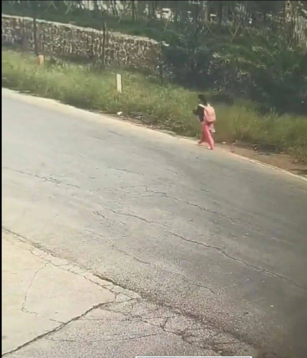 郑州14岁女孩上学途中失联半月<strong></p>
<p>瑞波币今日价格行情</strong>,在河边发现书包,家属:河中搜寻未果,警方已介入