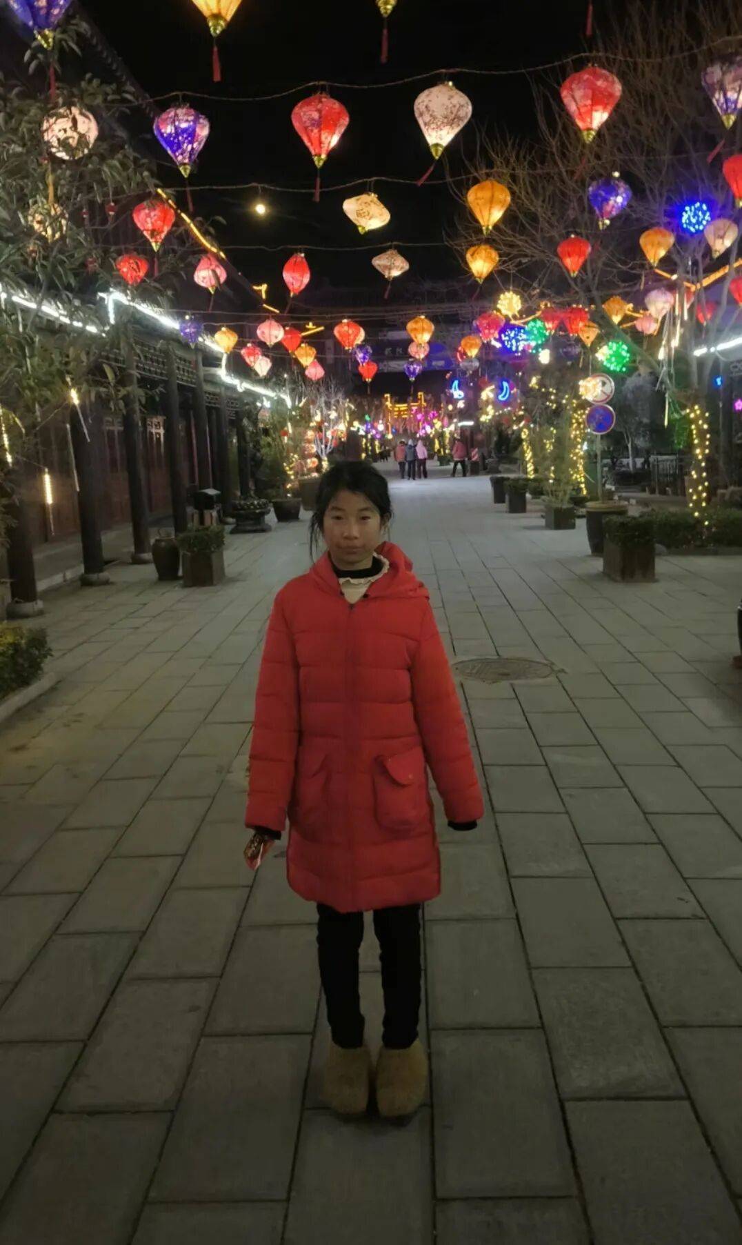 郑州14岁女孩上学途中失联半月<strong></p>
<p>瑞波币今日价格行情</strong>,在河边发现书包,家属:河中搜寻未果,警方已介入