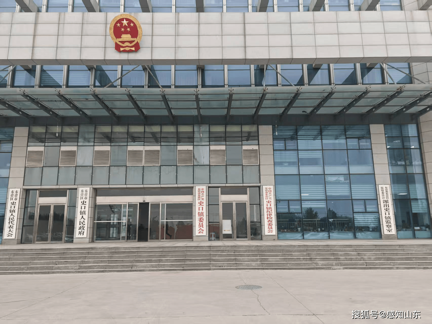 山东东营市一镇政府大楼过于“气派”被质疑超标准<strong></p>
<p>瑞波币今日价格行情</strong>,镇政府回应:非自建,只租7层