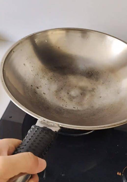 铁锅用了二三十年仍不粘不锈<strong></p>
<p>瑞波币实时价格行情</strong>，女子在线寻厂家想“再买一个”，厂家称已停产