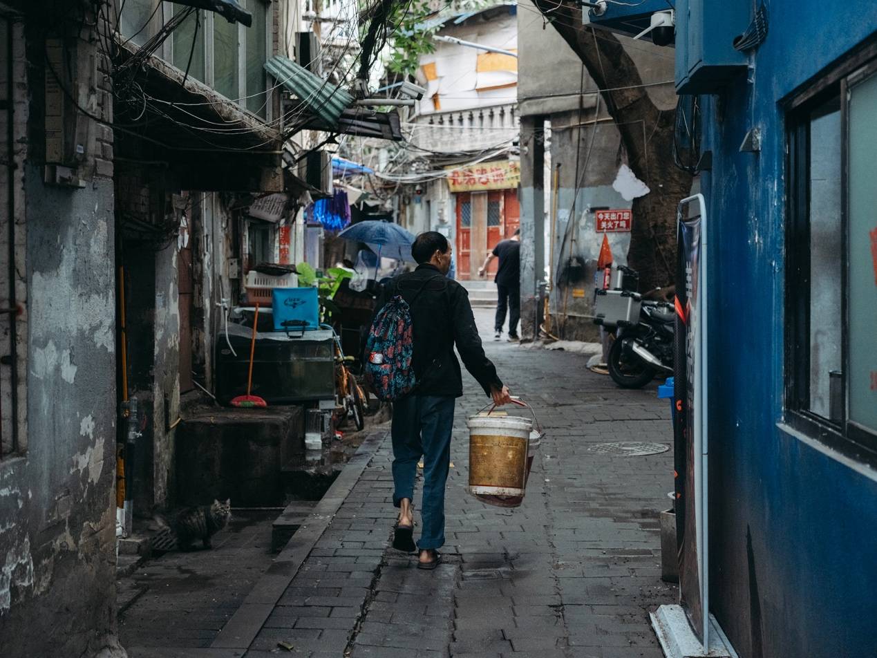 <strong></p>
<p>瑞波币今日行情价</strong>他们挤在8元一晚的旅店 几百人抢一个活