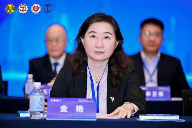 构建中国特色法学教育体系<strong></p>
<p>瑞波币价格</strong>,这场高规格学术研讨会在深圳举办