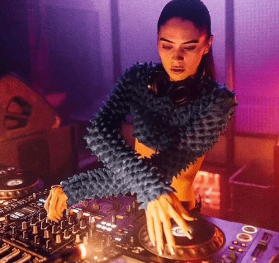 考古|小贝俩儿子恋上同一个女人<strong></p>
<p>瑞波币最新价格</strong>,原来贝克汉姆家族关系破裂竟是因为她!