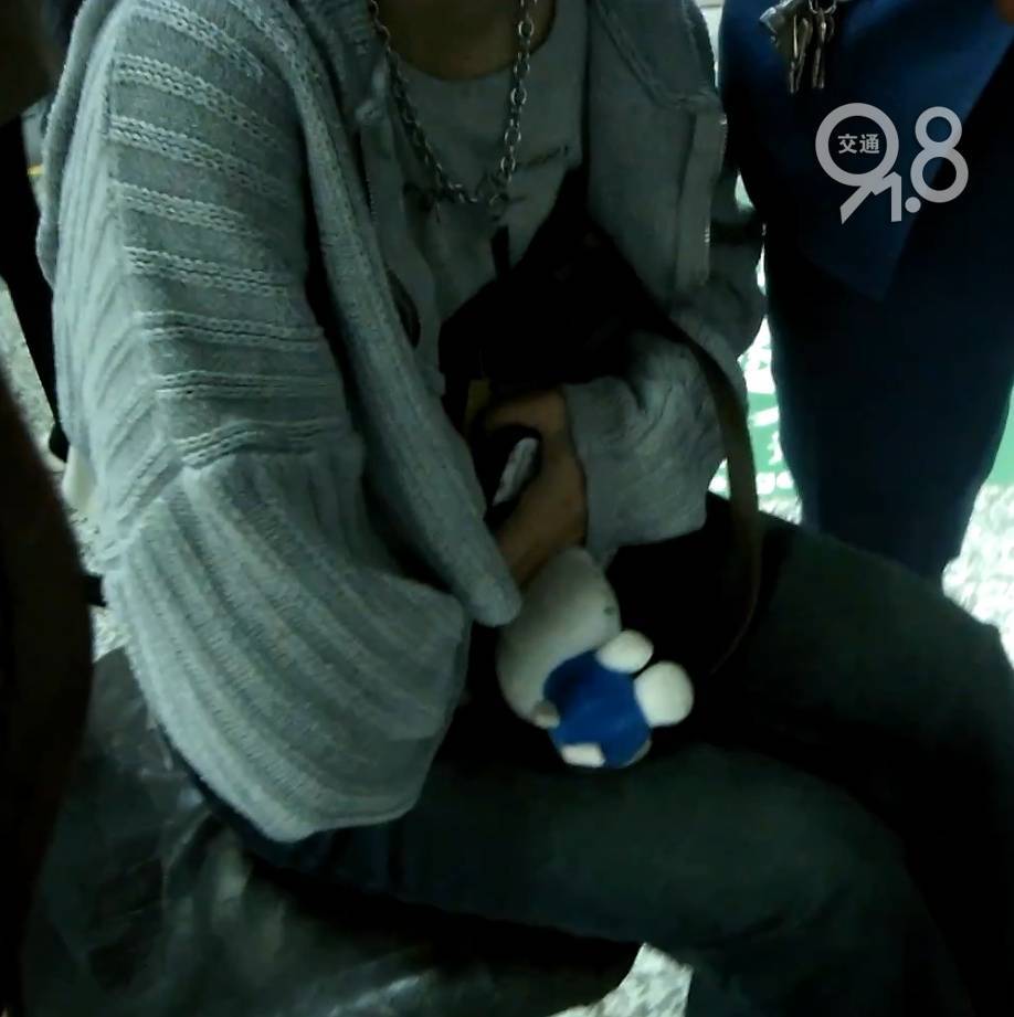 杭州地铁内<strong></p>
<p>瑞波币价格今日行情</strong>,女乘客突然崩溃大哭!紧接着……这一幕被拍下