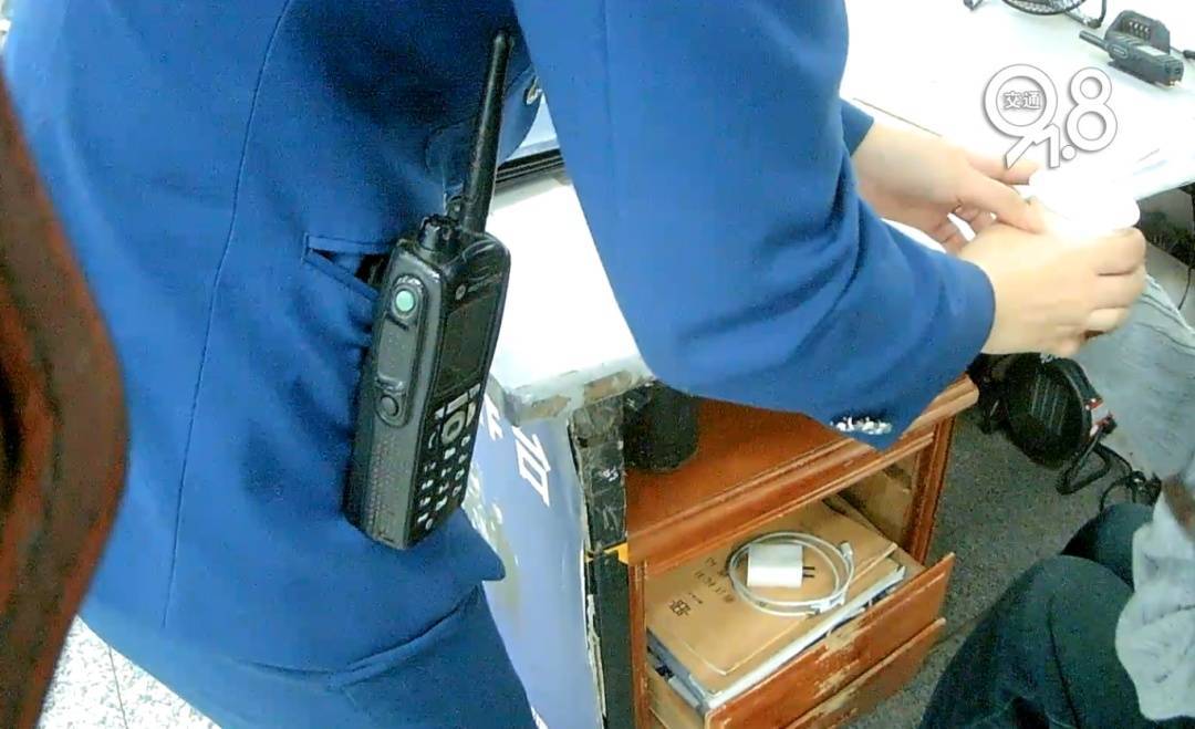 杭州地铁内<strong></p>
<p>瑞波币价格今日行情</strong>,女乘客突然崩溃大哭!紧接着……这一幕被拍下