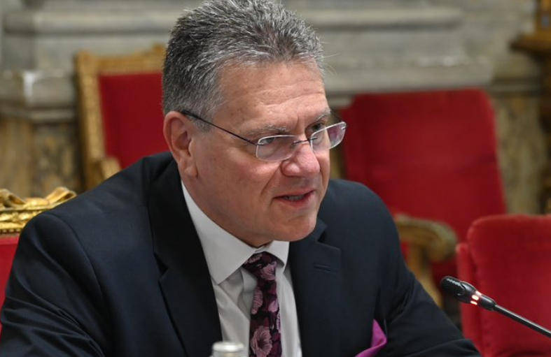 欧盟高官:向中方提交了2000份稀土申请<strong></p>
<p>泰达币今日价格</strong>,刚过了一半