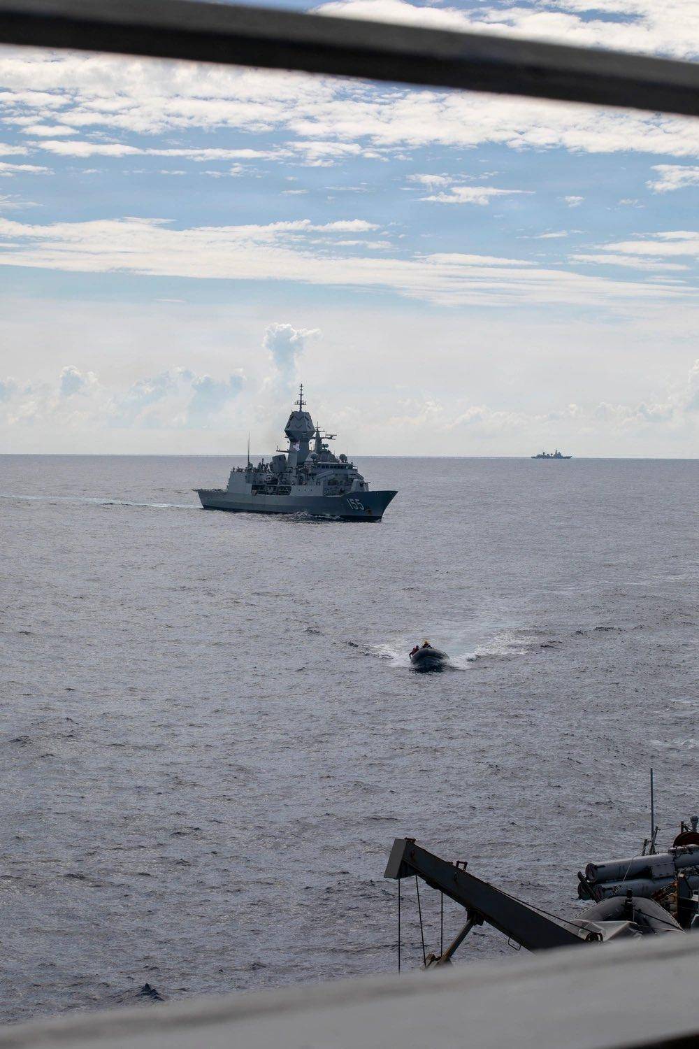 美军再度遭遇耻辱时刻:中国海军6艘战舰包围<strong></p>
<p>泰达币今日价格</strong>,815舰插入南海演习