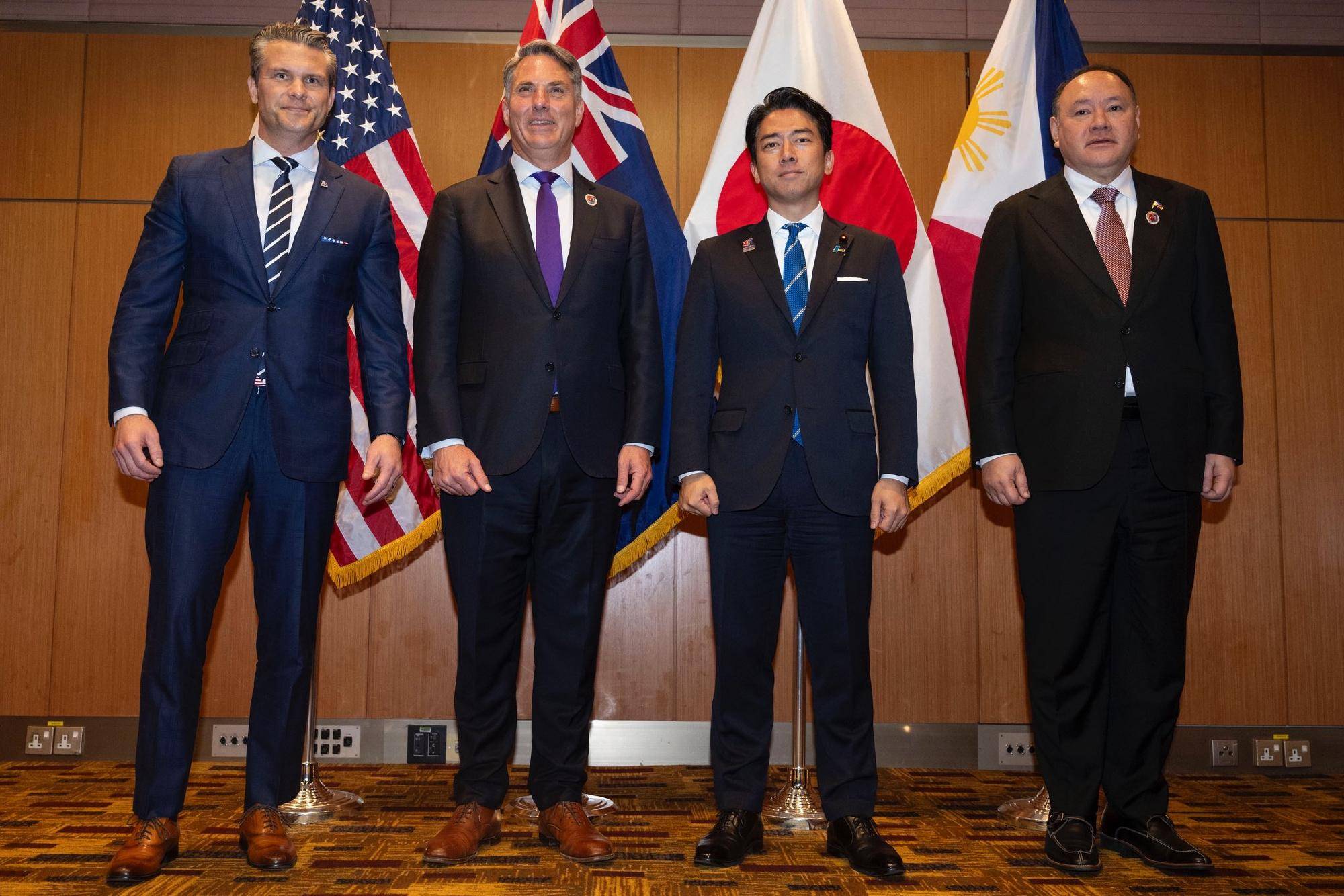 美军再度遭遇耻辱时刻:中国海军6艘战舰包围<strong></p>
<p>泰达币今日价格</strong>,815舰插入南海演习