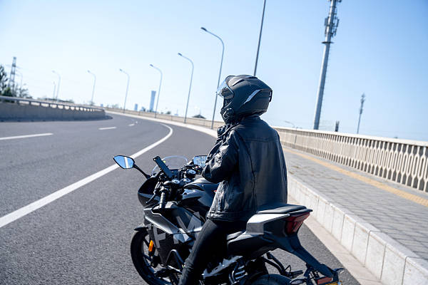 女骑警表演失误撞人后先看车<strong></p>
<p>aicoin官网</strong>,不是小问题