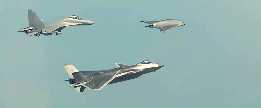 代号“玄龙”!攻击-11官宣服役<strong></p>
<p>avax</strong>,与歼-20、歼-16编队飞行
