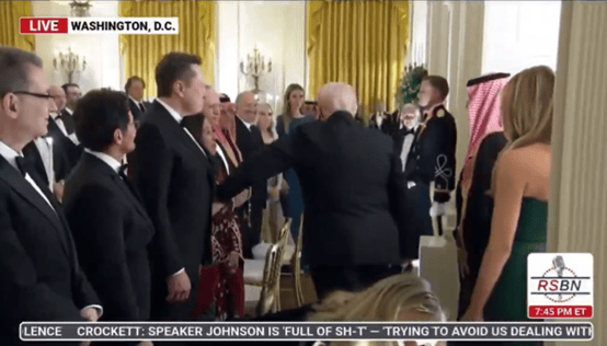 “特马”又同框<strong></p>
<p>binance</strong>!马斯克现身白宫 出席特朗普与沙特王储晚宴