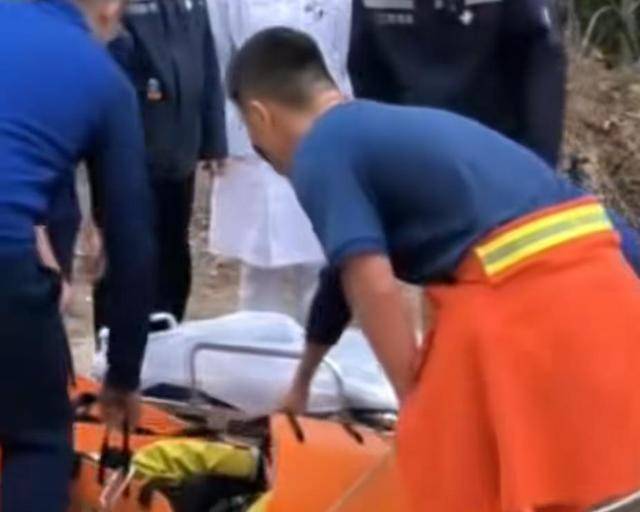 “我来个跳的”!女驴友不慎摔下巨石<strong></p>
<p>binance</strong>,目击者:粉碎性骨折