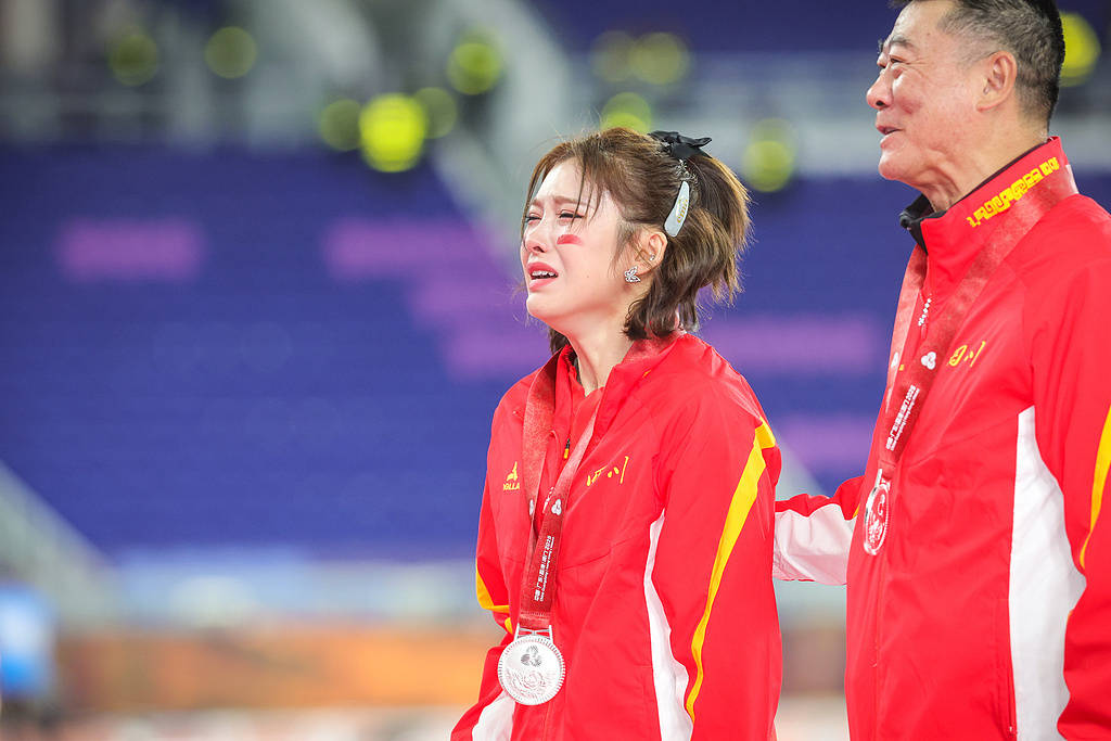 吴艳妮摘银颁奖台上仰面爆哭<strong></p>
<p>币安binance官网</strong>,她向粉丝和家人鞠躬,“给自己打0分,对不起你们”