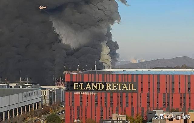 火光冲天<strong></p>
<p>币安binance官网</strong>!超大物流中心大火烧了60小时!超1000万件衣鞋被烧毁