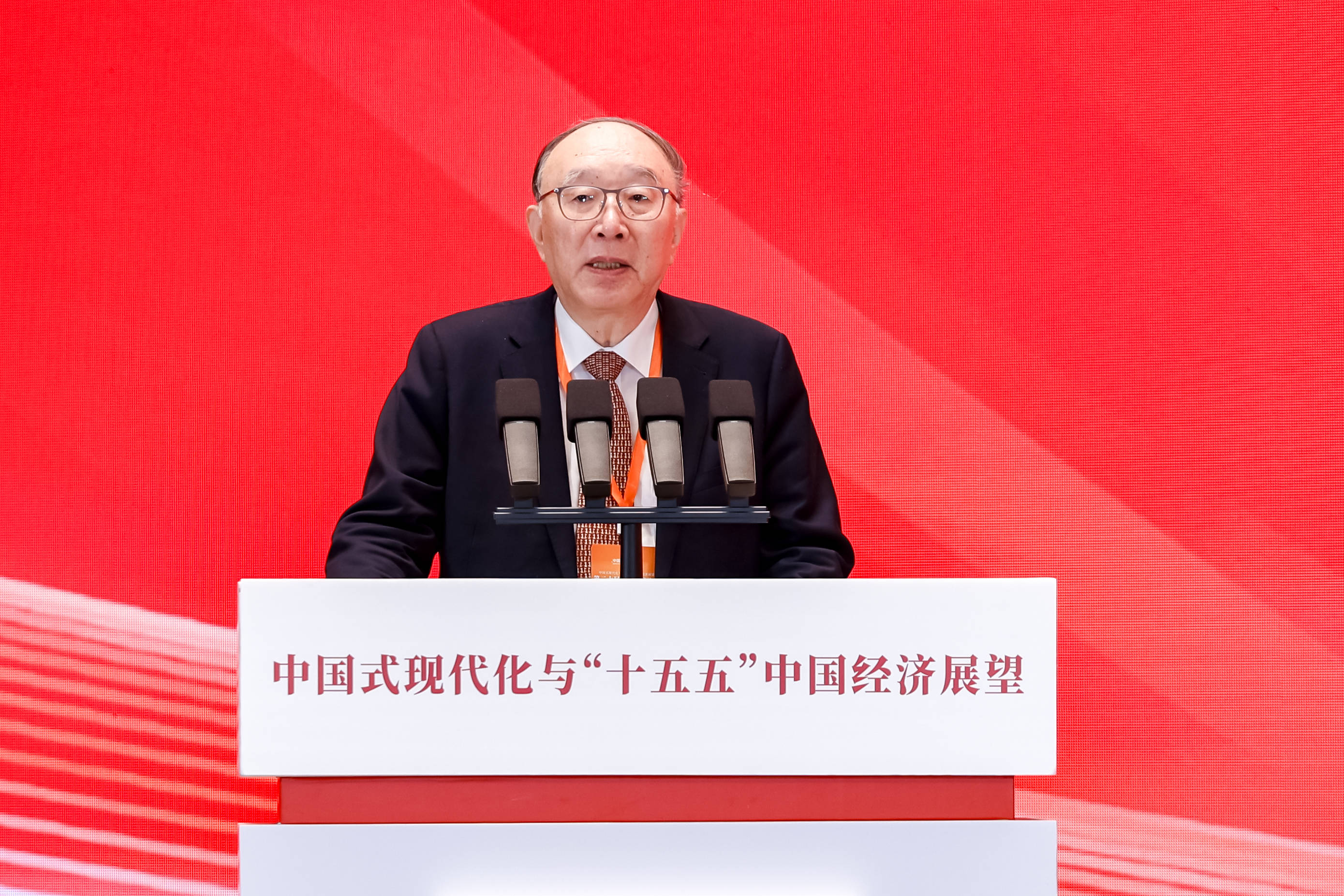 黄奇帆：中国制造不再大而不强，未来15年新能源等产业投资规模或超百万亿