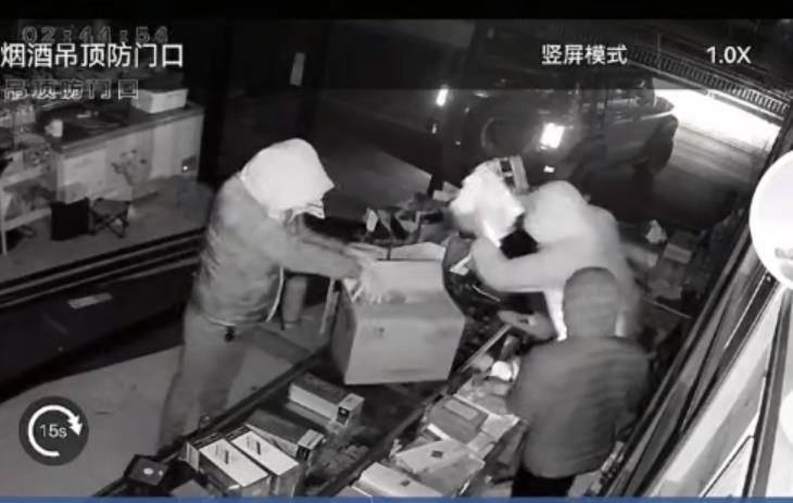 多名男子开越野车撞开烟酒店大门行窃<strong></p>
<p>binance官网</strong>,失主报案称损失超20万元,警方回应