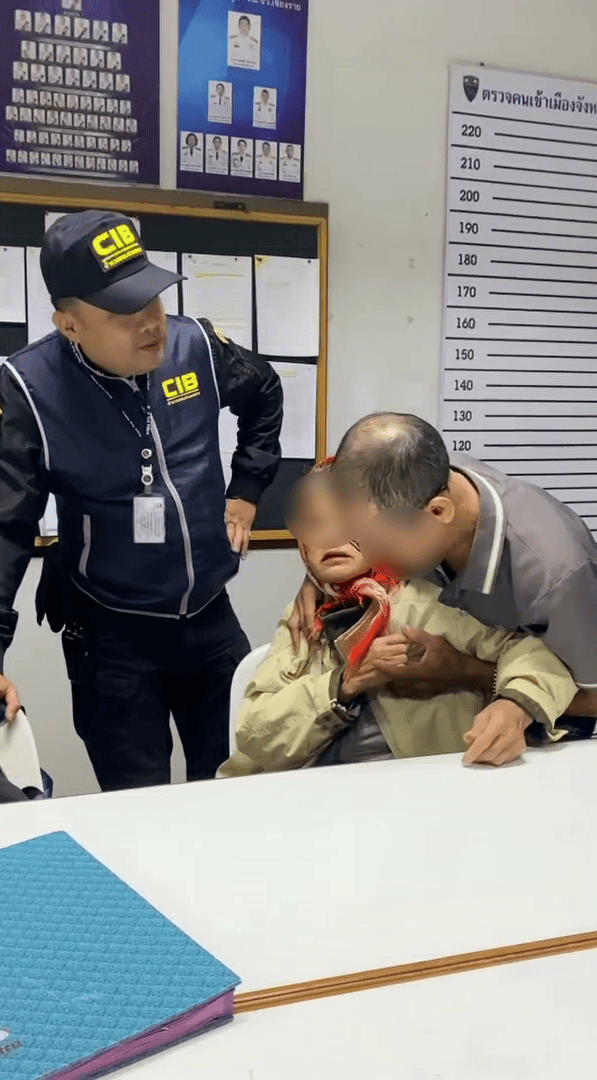 泰国女子涉嫌贩毒被抓<strong></p>
<p>binance官网</strong>，竟在警察面前上演“鬼上身”