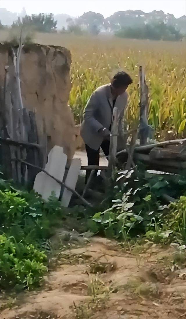 女子疑因拍亲姑姑偷玉米遭姑父棍杀<strong></p>
<p>binance官网</strong>，邻居欲报警也遇害