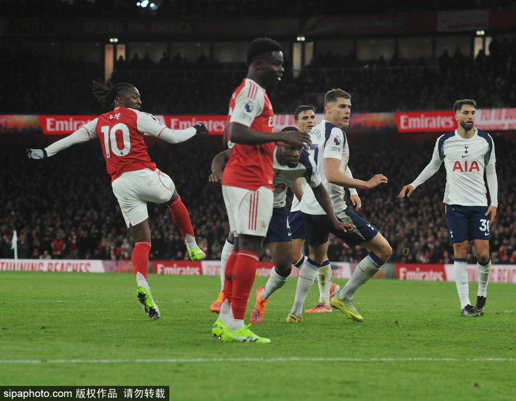 英超-埃泽戴帽特罗萨德传射 阿森纳4-1热刺以6分优势领跑