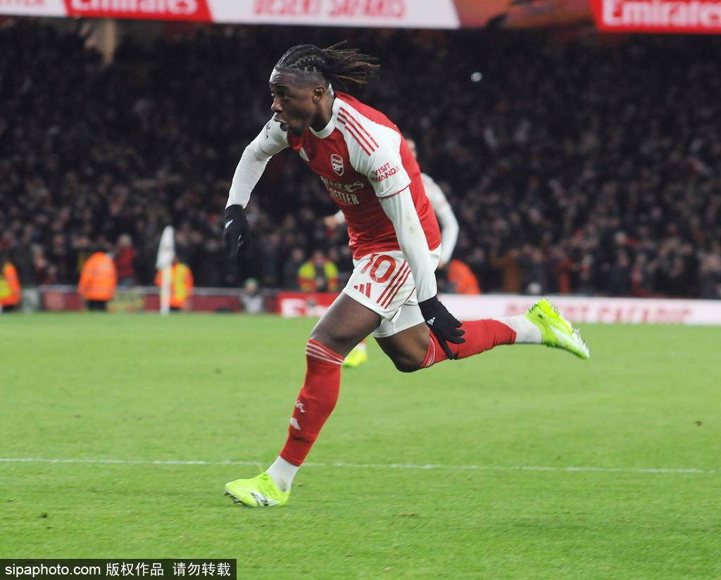英超-埃泽戴帽特罗萨德传射 阿森纳4-1热刺以6分优势领跑