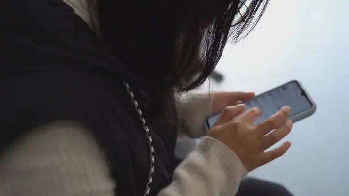 扬州一女子刷短视频惹祸:偷偷去银行取了6万现金<strong></p>
<p>binance平台</strong>,结果……