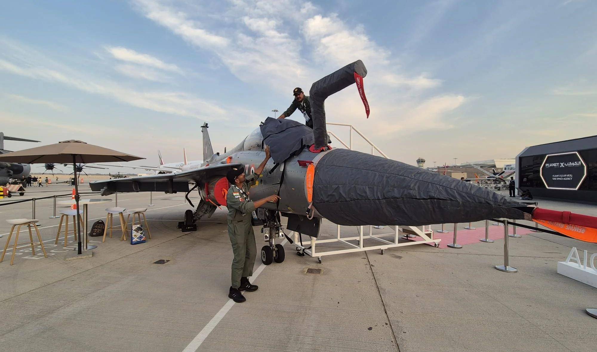 印度光辉坠机<strong></p>
<p>币安binance</strong>,美印爆发吵架,破口大骂发动机后,美军献上加油机